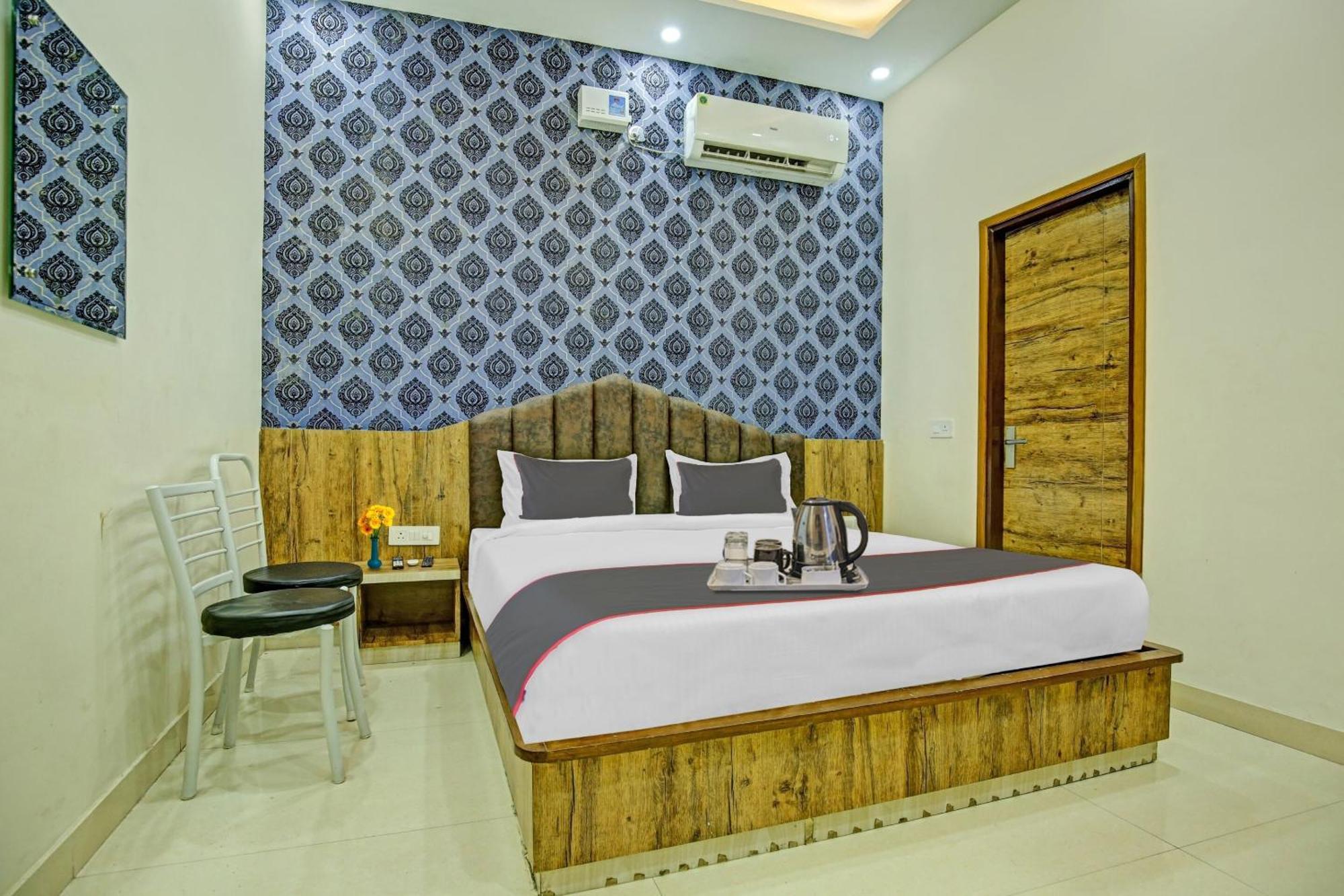 R D Hotel Zirakpur Exterior foto