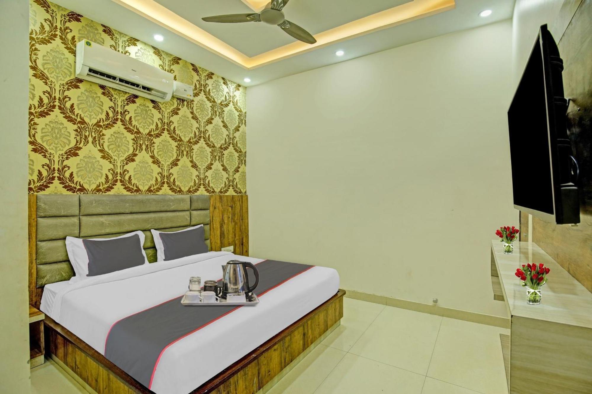 R D Hotel Zirakpur Exterior foto