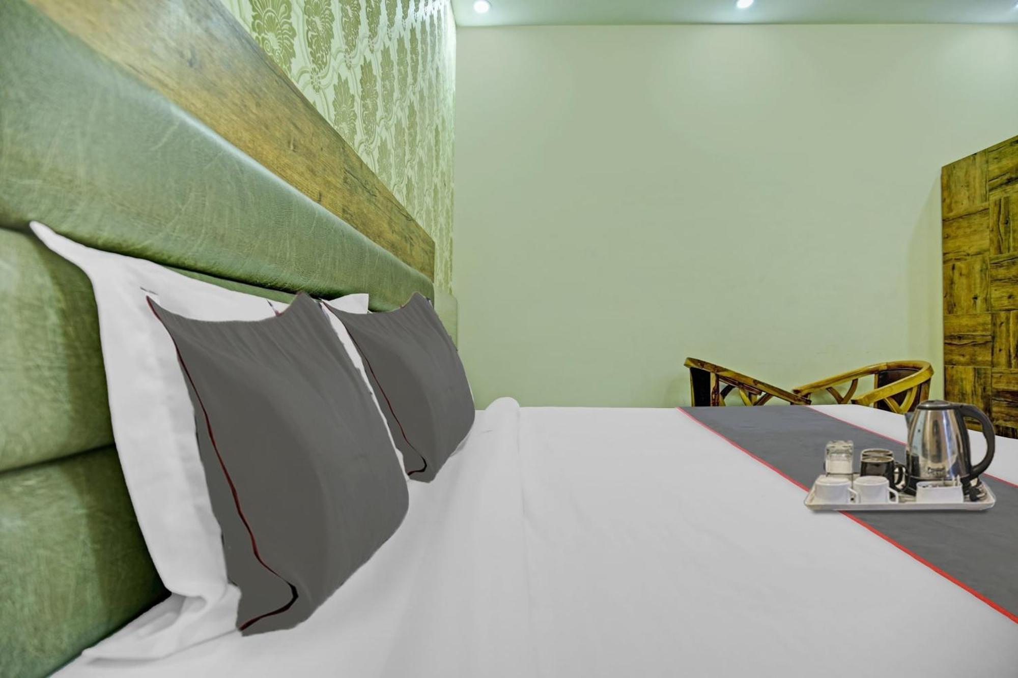 R D Hotel Zirakpur Exterior foto
