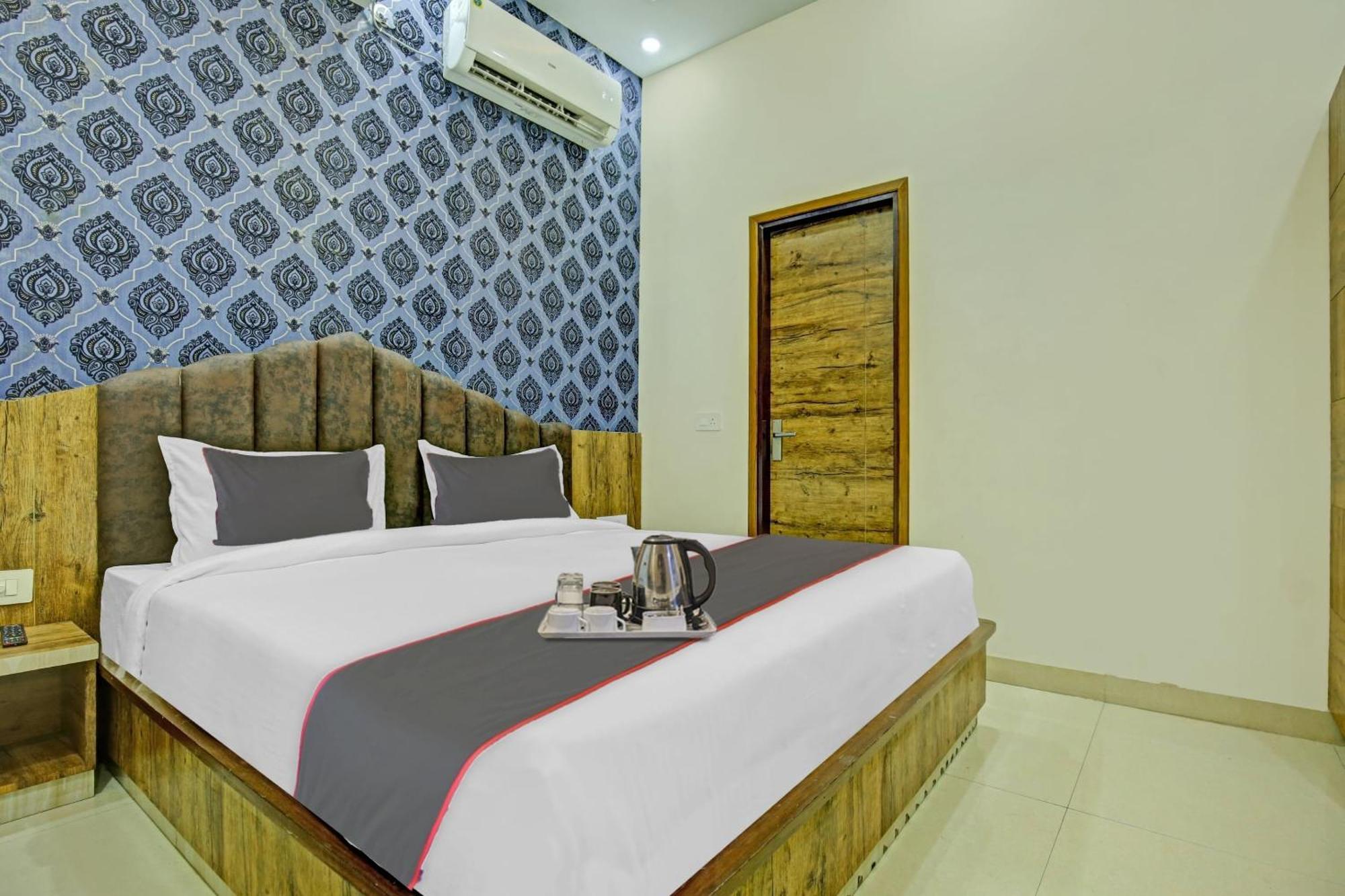 R D Hotel Zirakpur Exterior foto